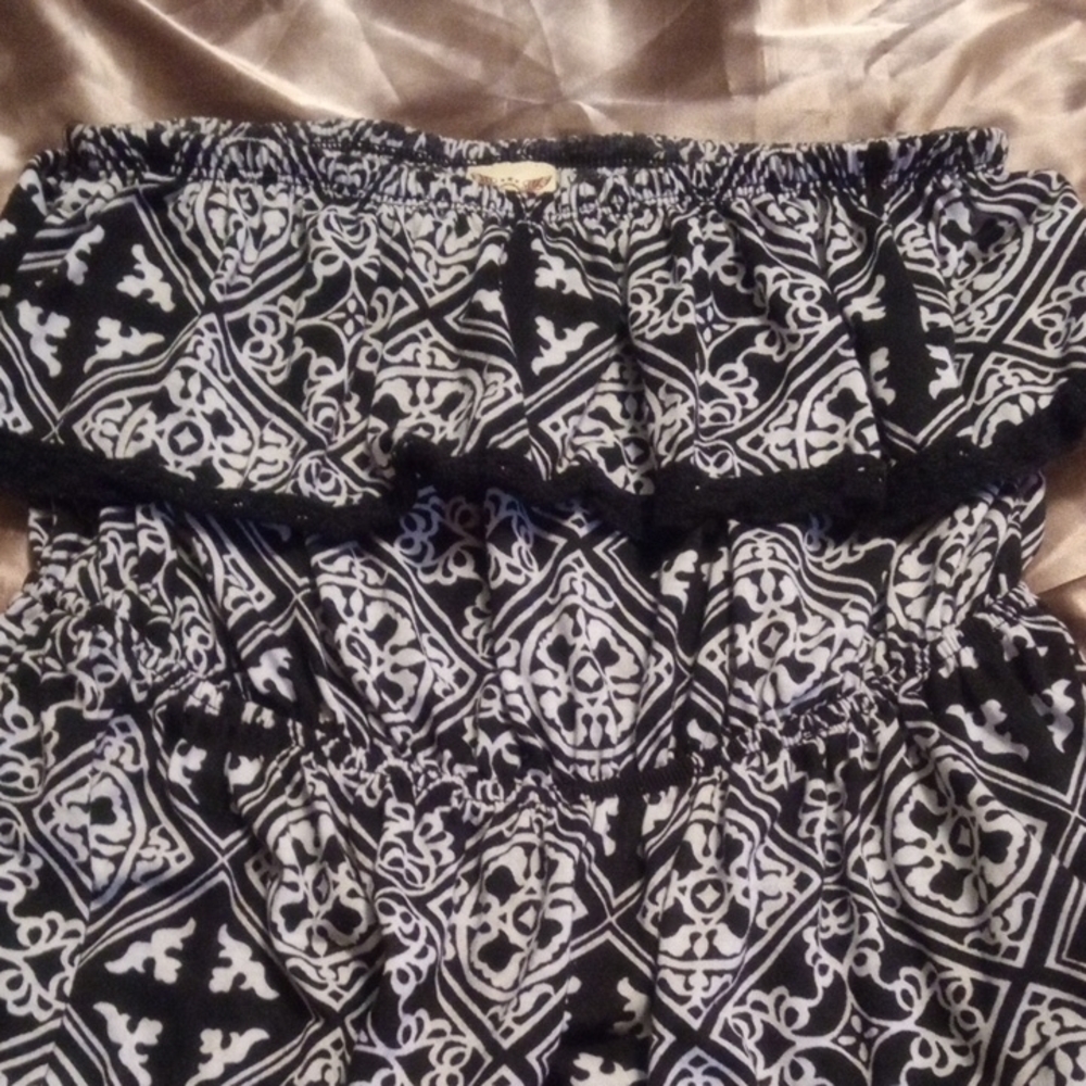 Faded Glory Black and White Off the Shoulder Pleated Sundress - Picture 6 of 6